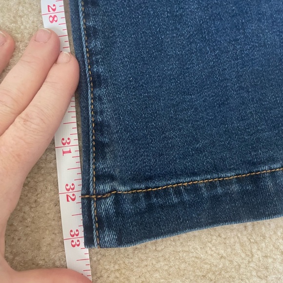 Kut from the Kloth Chrissy flare jeans. Women size 6. - Picture 10 of 15